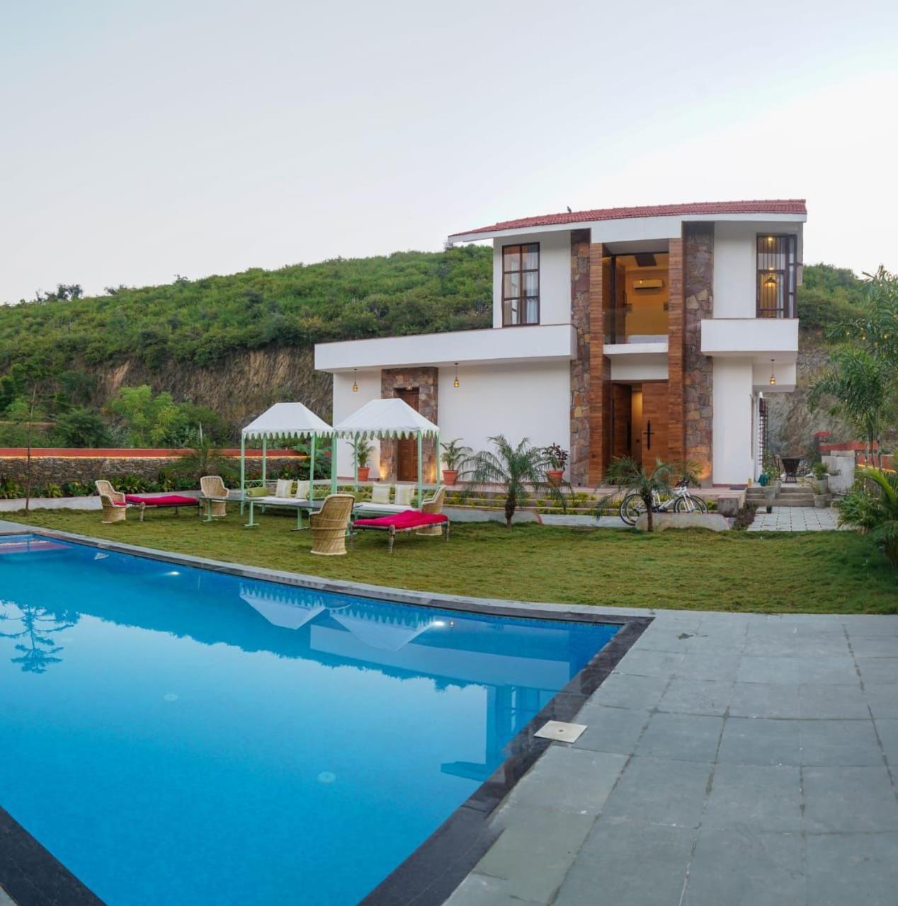 Vivid Luxuray Villa Udaipur Exterior foto